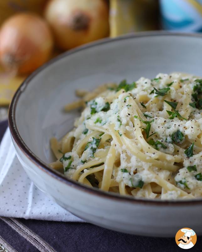 6. Kermainen sipuli-spagetti