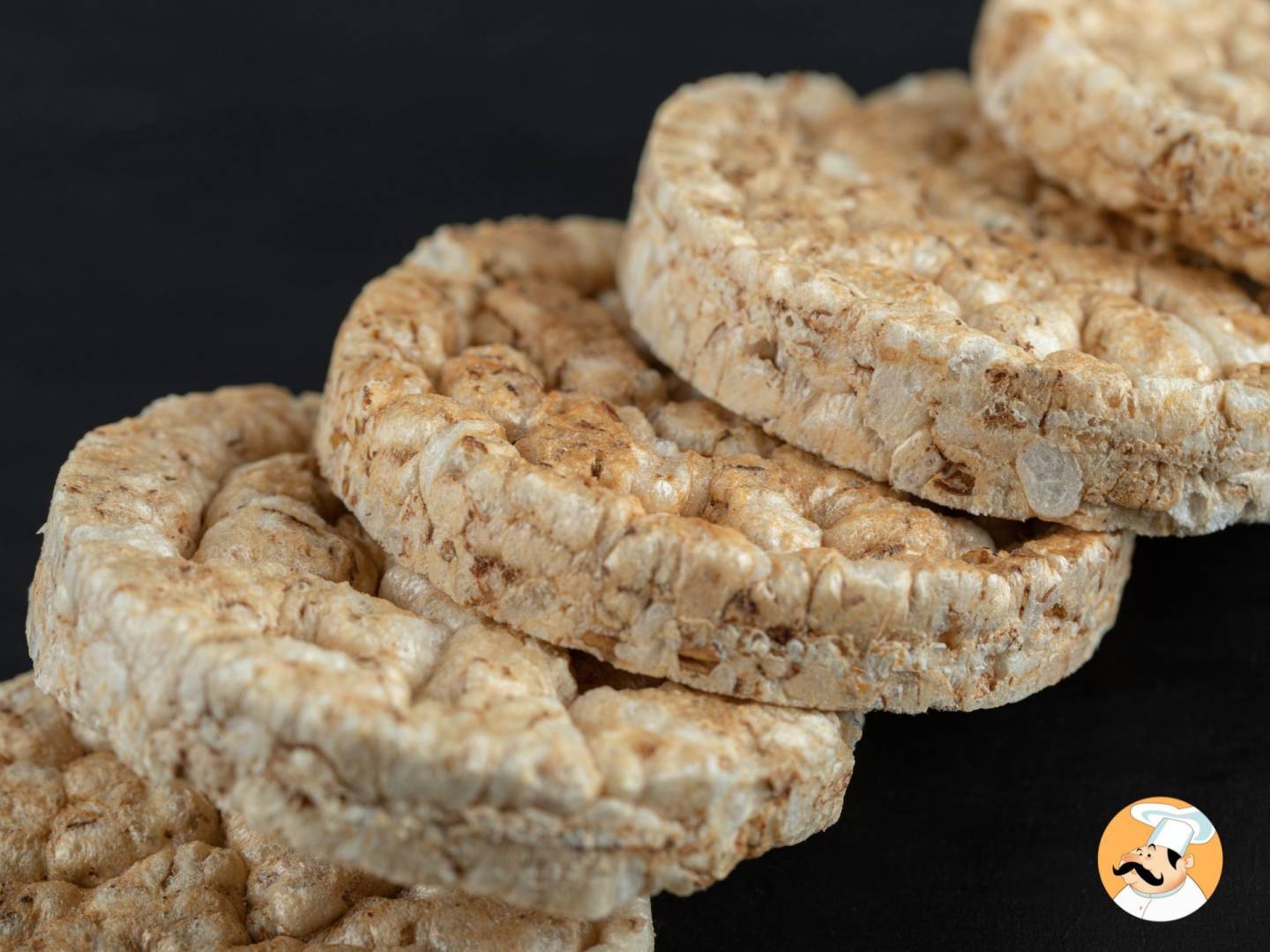 Tempeh: runsaasti proteiinia sisältävä vaihtoehto lihalle, joka vetoaa kasvissyöjiin ja vegaaneihin.