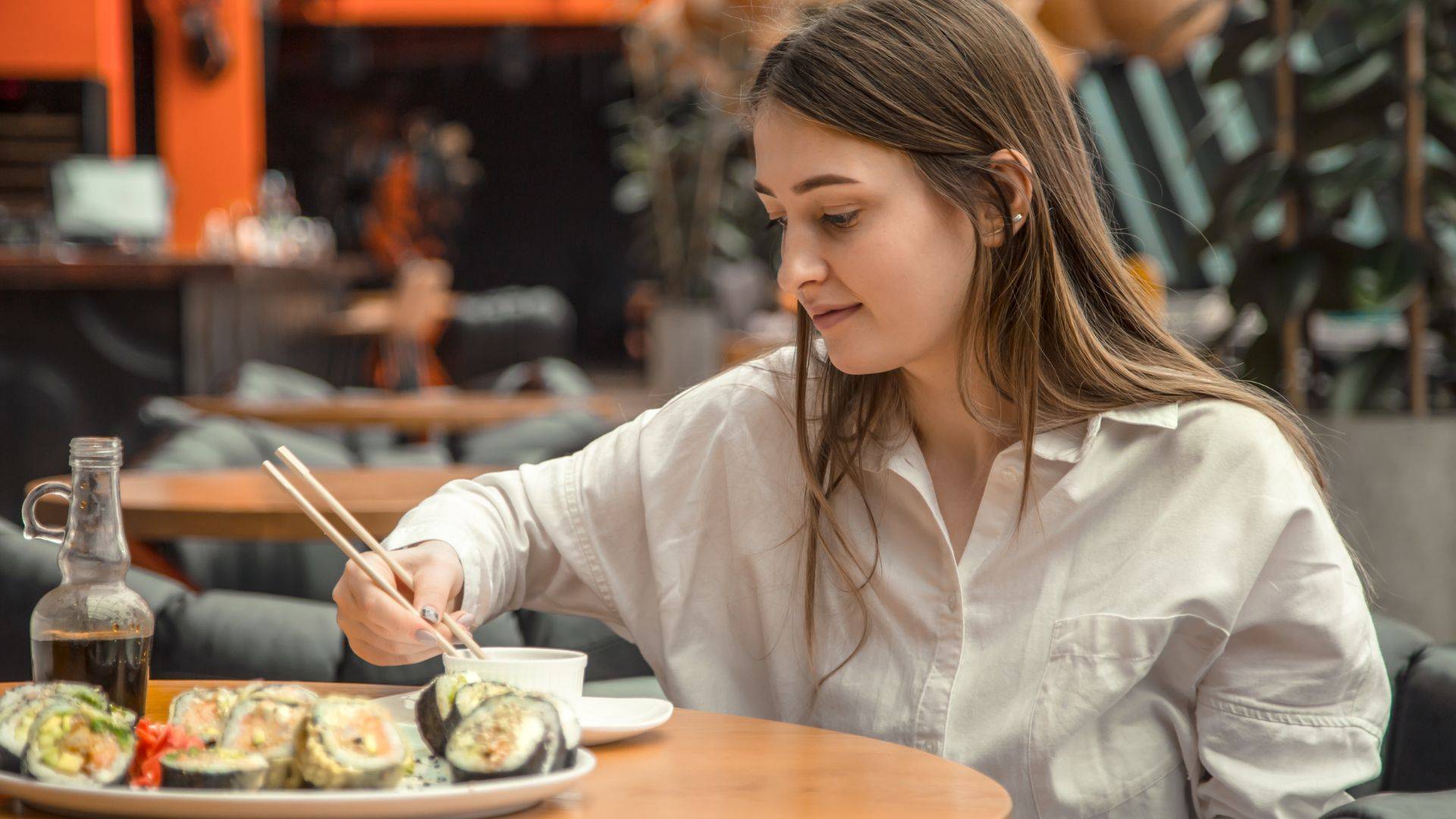 Jos syöt sushia näin, teet sen väärin: mitä japanilainen ei koskaan tekisi.