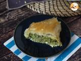 Resepti Spanakopita, superhelppo kreikkalainen piirakka pinaatilla ja fetajuustolla.