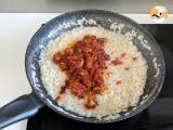 Risotto 'nduja ja makkara, voimakkaan makuinen ensimmäinen ruokalaji. - Valmistelu askel 5