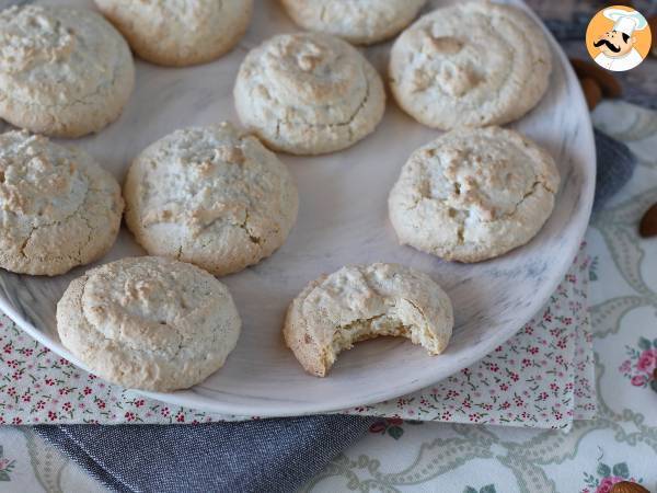 Amaretti, italialaiset manteliherkut, jotka sopivat täydellisesti kahvin kanssa!