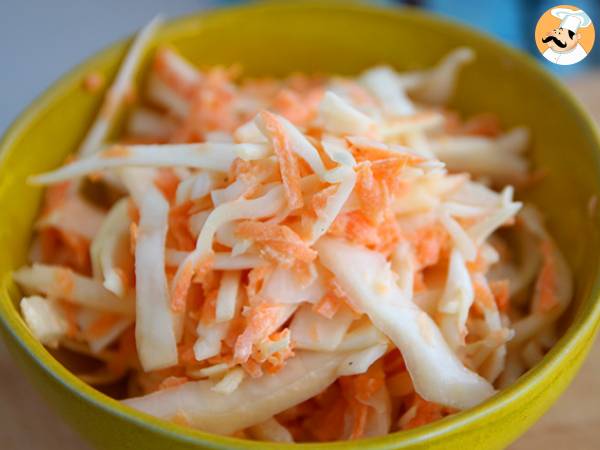 Amerikkalaistyylinen coleslaw (kaali- ja porkkanasalaatti) - kuva 3