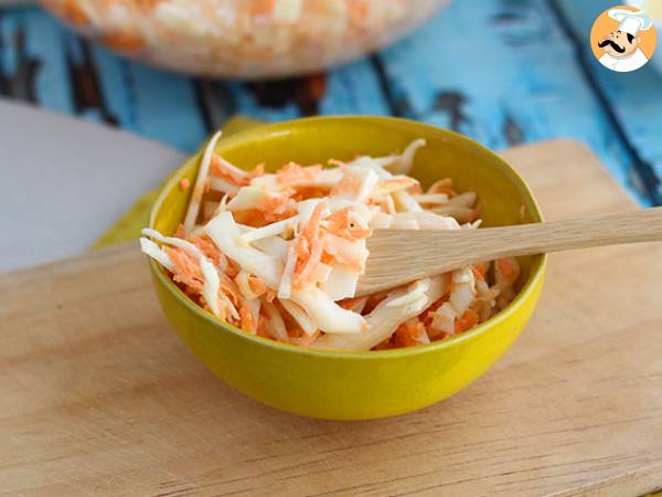 Amerikkalaistyylinen coleslaw (kaali- ja porkkanasalaatti) - kuva 4