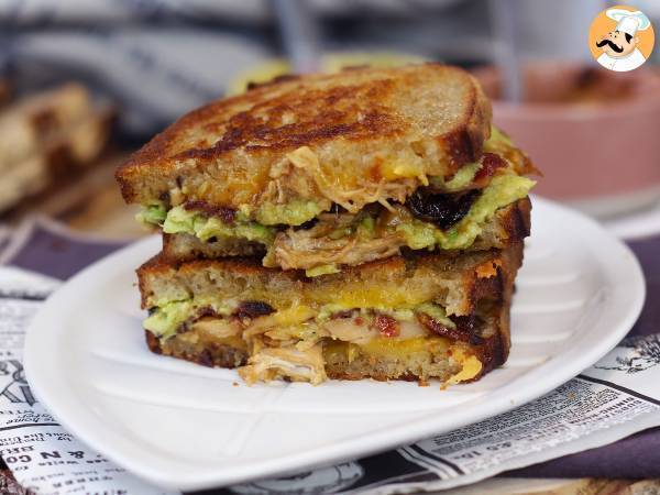 Amerikkalaistyylinen grilled cheese maxi sandwich: kana, avokado, pekoni - kuva 5