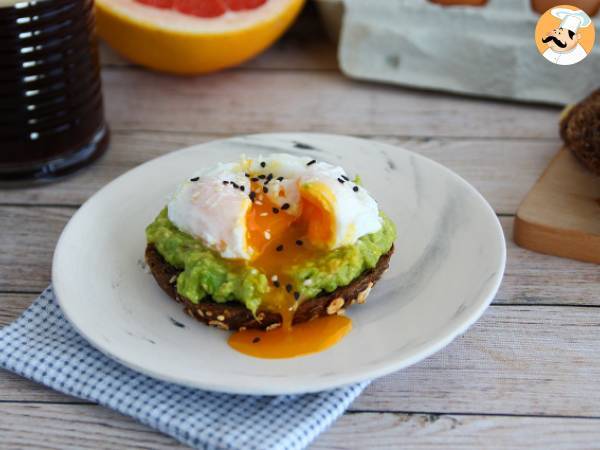 Avokado-toast ja poached muna