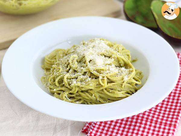 Avokadopasta carbonara