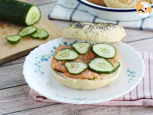 Bagel lohen, kurkun ja juustokastikkeen kera - kuva 3