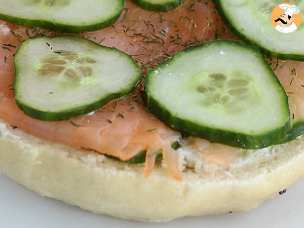 Bagel lohen, kurkun ja juustokastikkeen kera - kuva 4