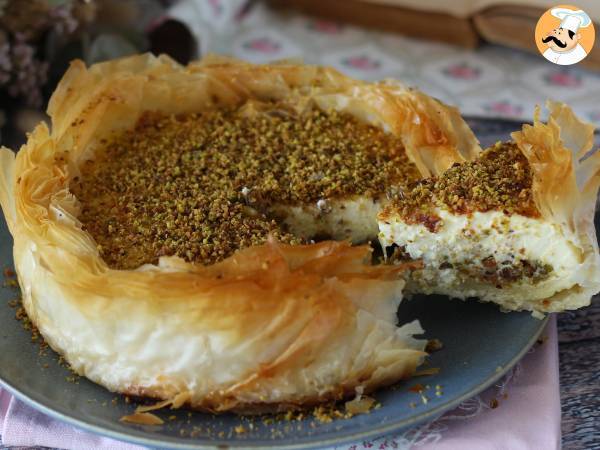 Baklava-tyylinen juustokakku pistaasipähkinöiden kanssa, rapea ja sulava - kuva 3