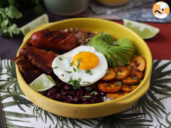 Bandeja Paisa, kolumbialainen ruokalaji täynnä makua ja perinteitä