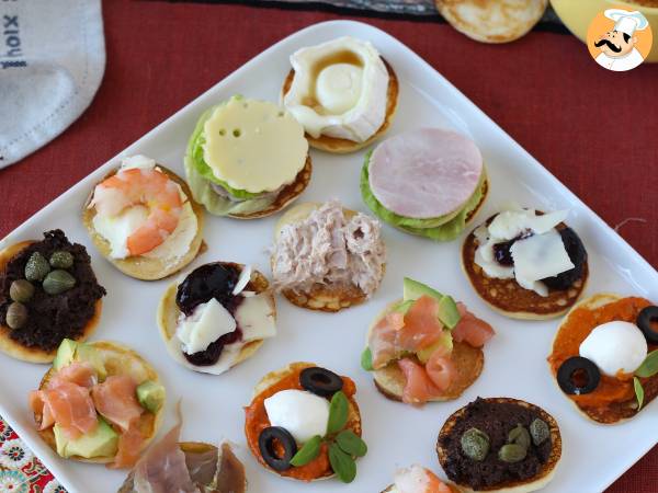 Blini-tarjotin täytteineen, täydellinen monipuolinen aperitiivi juhlakaudelle. - kuva 2