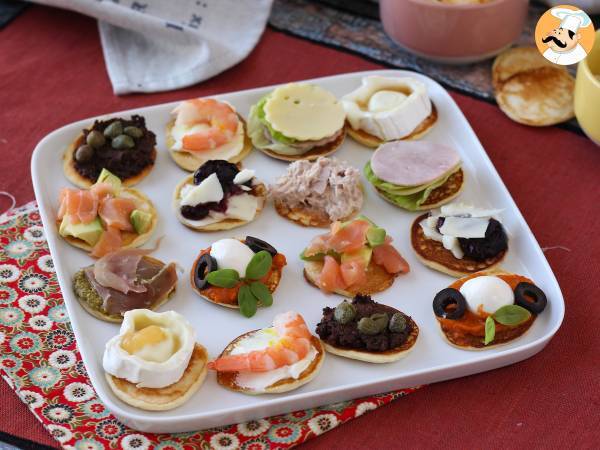 Blini-tarjotin täytteineen, täydellinen monipuolinen aperitiivi juhlakaudelle. - kuva 3