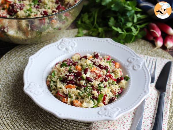 Couscous-salaatti on yksinkertainen, terveellinen ja värikäs alkuruoka!