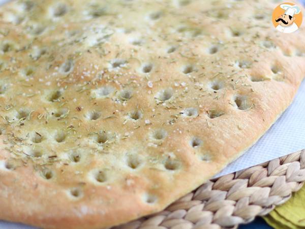 Focaccia, italialainen leipä rosmariinilla - kuva 2