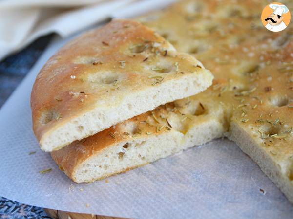 Focaccia, italialainen leipä rosmariinilla - kuva 4