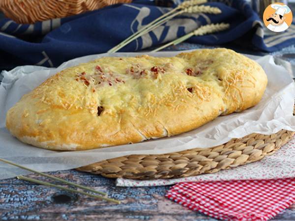 Fougasse pekonilla ja sipulilla