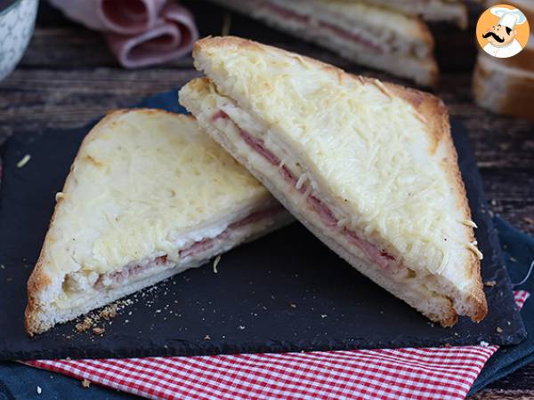 Gourmet croque-monsieur béchamel-kastikkeella