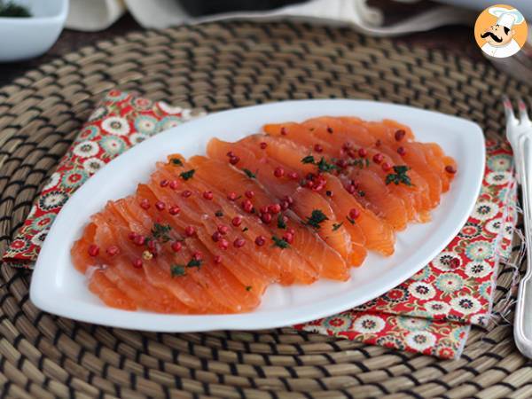 Gravlax, ruotsalaistyyppinen marinoitu lohi.