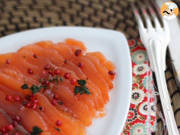 Gravlax, ruotsalaistyyppinen marinoitu lohi. - kuva 2