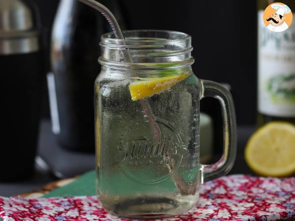 Hugo Spritz ja elderflower-siirappi, raikas ja makea cocktail