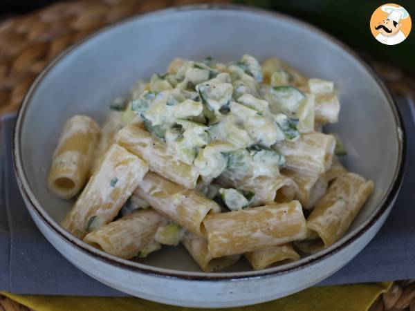 Kermainen pasta kesäkurpitsojen kanssa, maukas ja erittäin nopea resepti - kuva 4