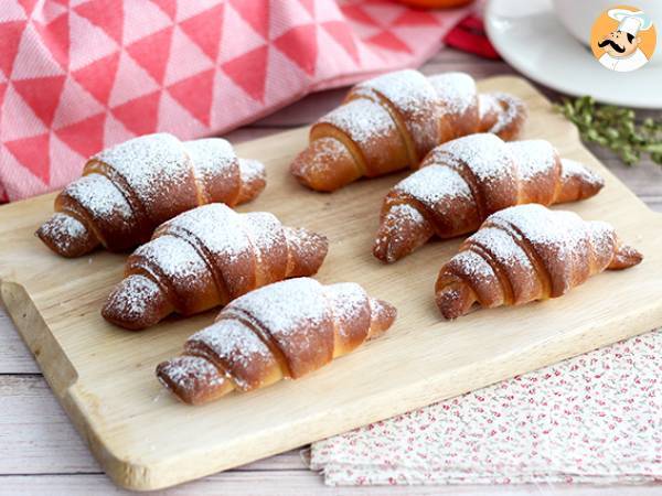 Kondensoitu maito croissantit