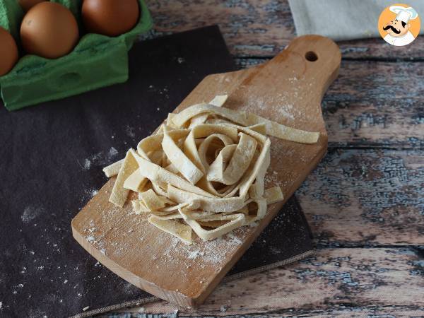 Kotitekoinen tagliatelle, menettely selitetään vaihe vaiheelta