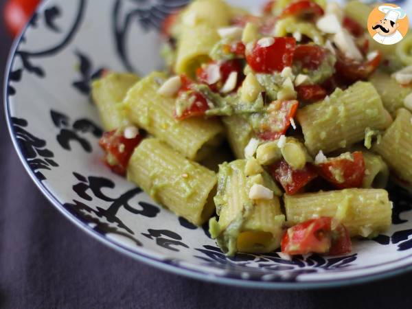 Kylmää pastaa avokadokermalla, manteleilla ja kirsikkatomaateilla: kasvisruokaa ja erittäin maukasta! - kuva 5