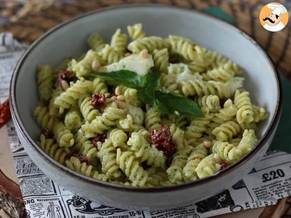 Kylmää pastaa kesäkurpitsapeston, puhvelimozzarellan ja aurinkokuivattujen tomaattien kanssa - kuva 5