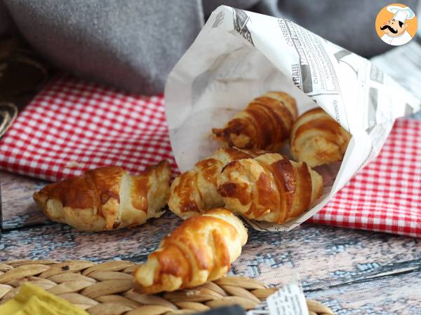 Leivonnaiscroissantit béchamel-kastikkeella, kinkulla ja juustolla - kuva 3