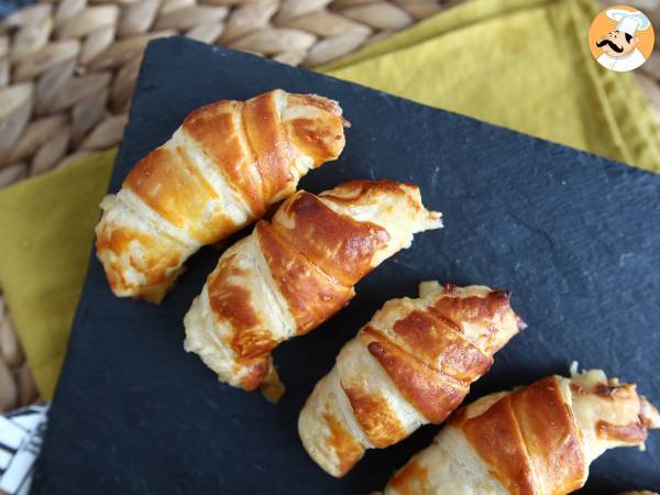 Leivonnaiscroissantit béchamel-kastikkeella, kinkulla ja juustolla - kuva 4