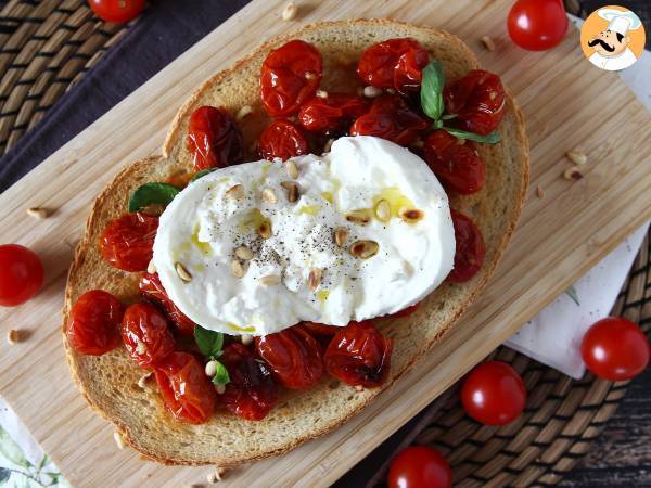 Paahdettu tomaatti ja burrata-bruschetta