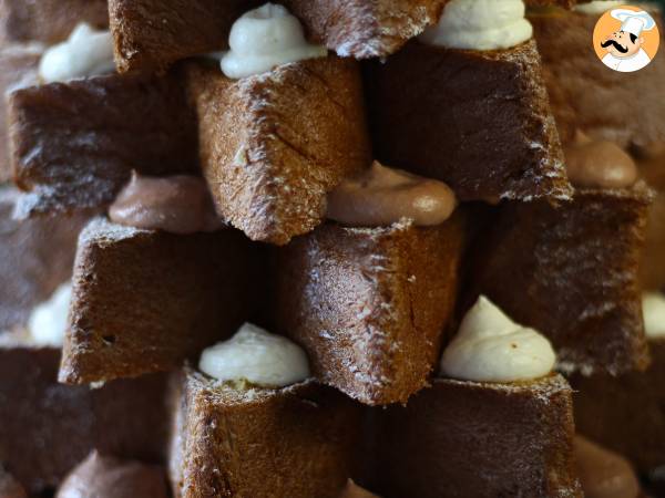 Pandoro-briossit, jotka on täytetty Nutella-kermalla ja vaniljakermalla joulukuusen muodossa. - kuva 2