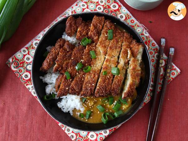 Panko-korppujauhoilla paneroitu munakoiso japanilaisittain katsu-curryllä, mutta kasvissyöjä. - kuva 5