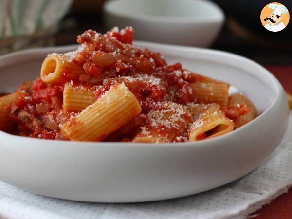 Pasta all'amatriciana, perinteinen resepti selitetty askel askeleelta - kuva 2