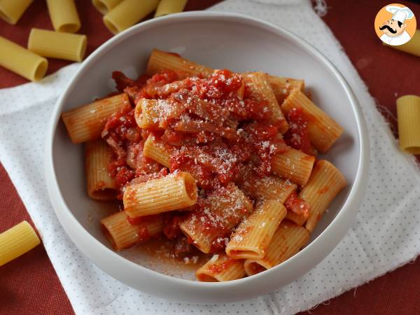 Pasta all'amatriciana, perinteinen resepti selitetty askel askeleelta - kuva 3