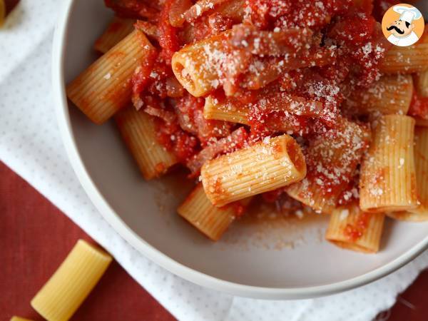 Pasta all'amatriciana, perinteinen resepti selitetty askel askeleelta - kuva 4