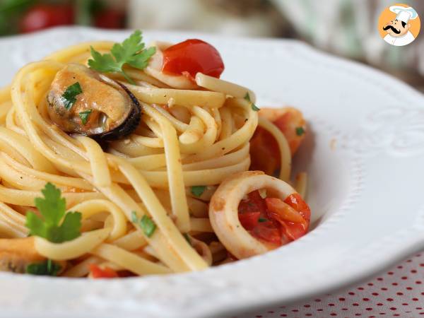 Pasta pakastettujen merenelävien kanssa, maukas ja erittäin nopea ensimmäinen kurssi - kuva 2