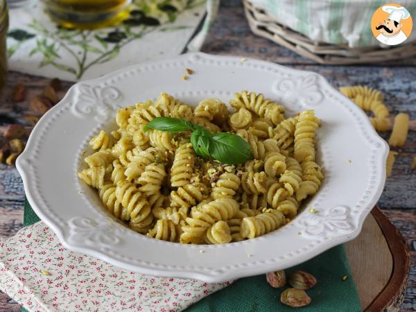 Pasta pistaasipestolla, maukas ja helppo resepti