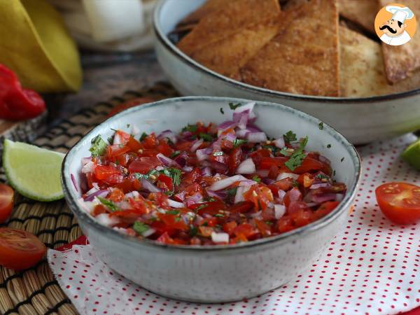 Pico de gallo ja kotitekoisia tortillachipsejä - kuva 3