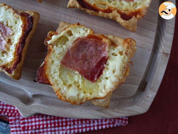 Pienet raclette-maustetut tatin-tortut, yksittäisinä annoksina. - kuva 3