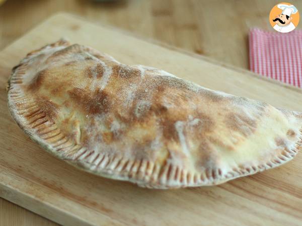 Raclette-juustolla täytetty calzone, savolaisittain