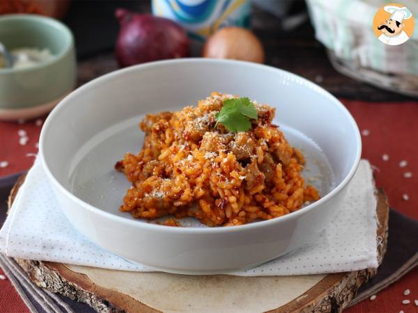 Risotto 'nduja ja makkara, voimakkaan makuinen ensimmäinen ruokalaji. - kuva 2