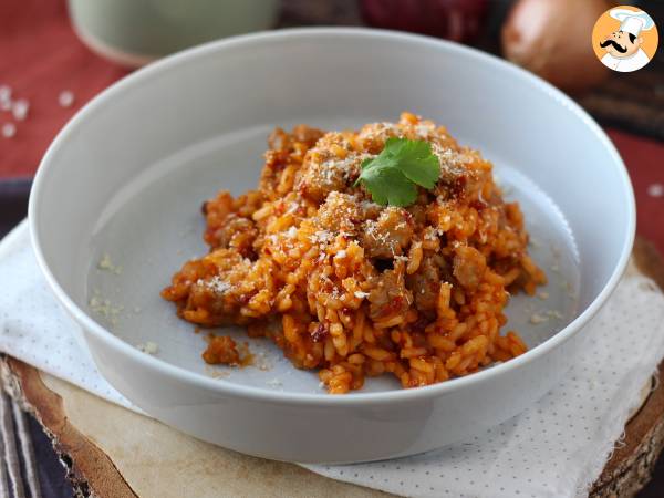 Risotto 'nduja ja makkara, voimakkaan makuinen ensimmäinen ruokalaji. - kuva 3