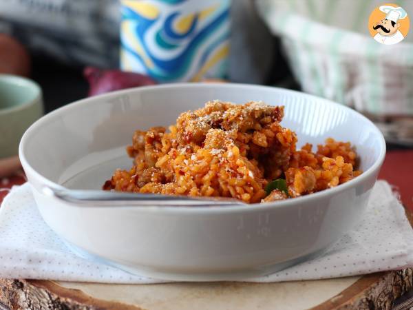 Risotto 'nduja ja makkara, voimakkaan makuinen ensimmäinen ruokalaji. - kuva 4