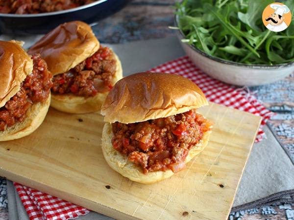 Sloppy Joes -tyylinen hampurilainen