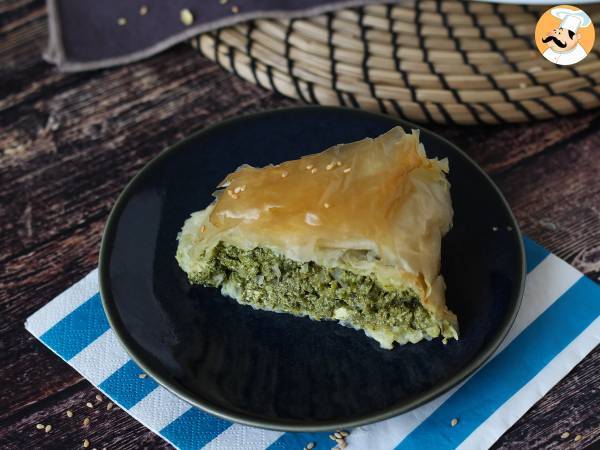 Spanakopita, superhelppo kreikkalainen piirakka pinaatilla ja fetajuustolla.