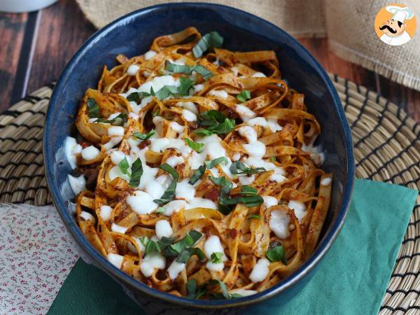 Tagliatelle al forno, hävikin vastainen resepti ylijäämäpastan käyttämiseen.