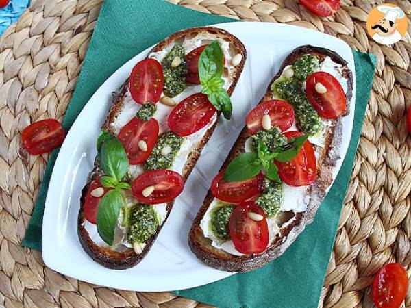 Tuorejuusto-pesto-kirsikkatomaattivoileivät - kuva 4